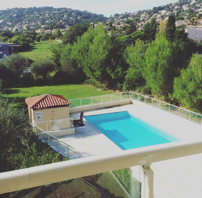 Piscine et jardin à disposition
