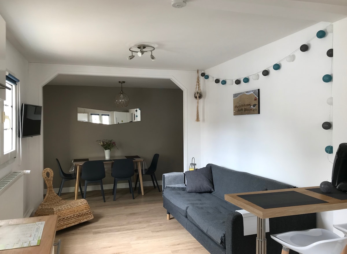 Popular Airbnb listing: Chalet Marguerite, old fisherman's house in Ouistreham