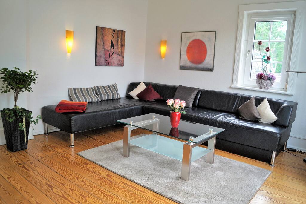 Wohn-/Esszimmer mit offener Küche