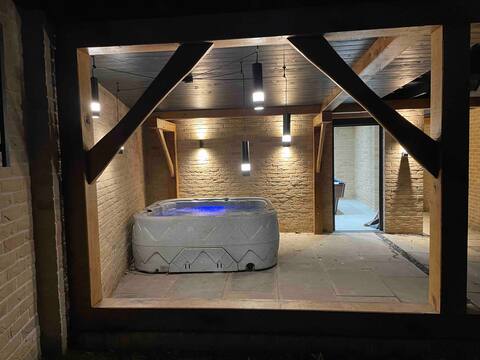 Fabulous modern Cambridge Ely sleep 13 games room