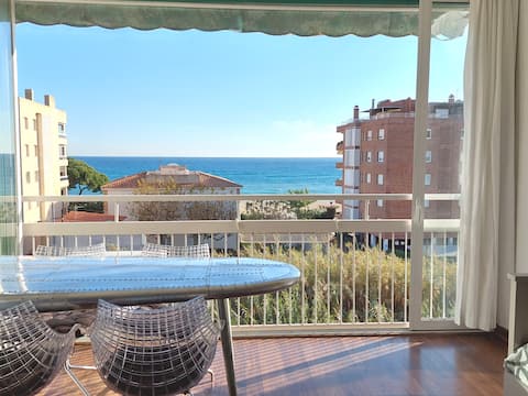 Ocean views and garage near BCN (orange)