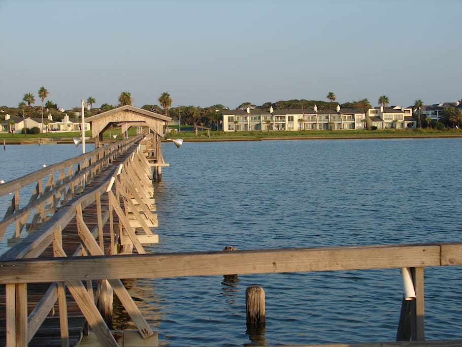 Fishing pier with birdsong in the background