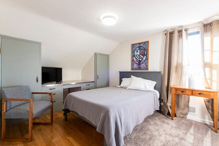 Very comfortable full-sized bed. 