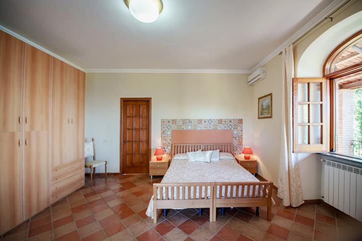 Downstairs bedroom, can be a double or twin beds