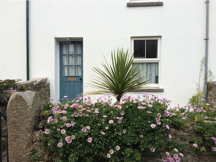 Welcome to our lovely cottage.
Front door colour 2016