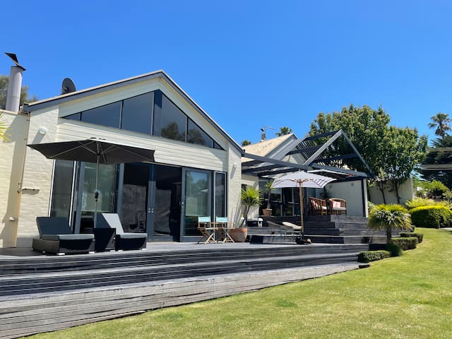 Portsea Family Retreat with Tennis Court