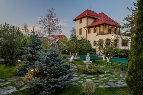 Zaivan Retreat - Private one-acre estate with pool