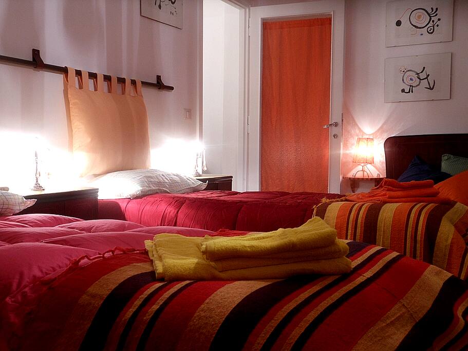 Mirò3: camera tre letti singoli / chambre trois lits / bedroom three beds
