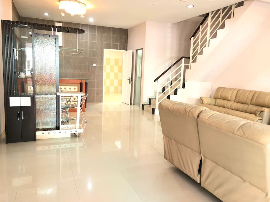 LIVING ROOM AREA