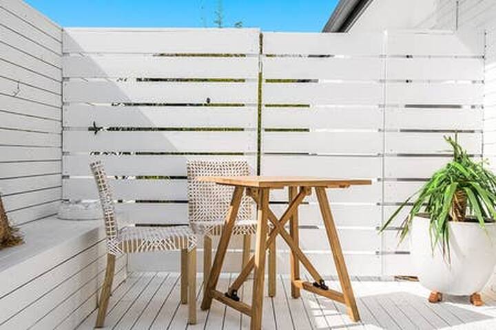 LILY HOUSE *WALK TO TOWN* GORGEOUS HOT SWIM SPA gallery image 4