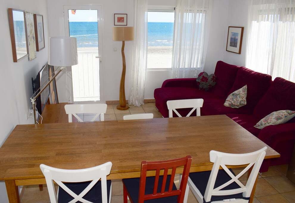 Comedor y salon....vistas al mar.