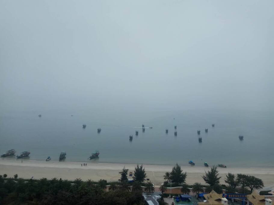 距离海边只有50米