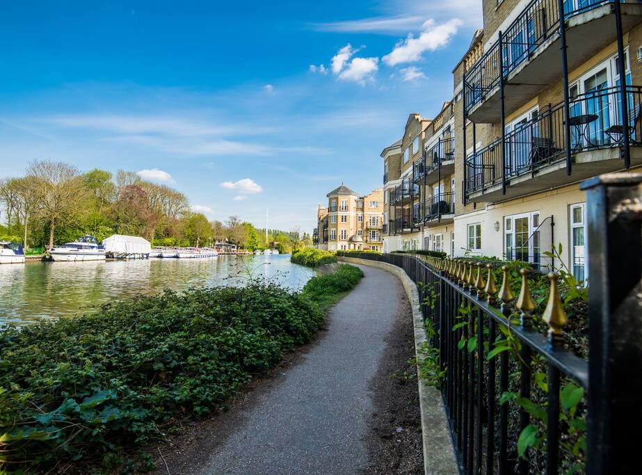 River path towards Reading Station