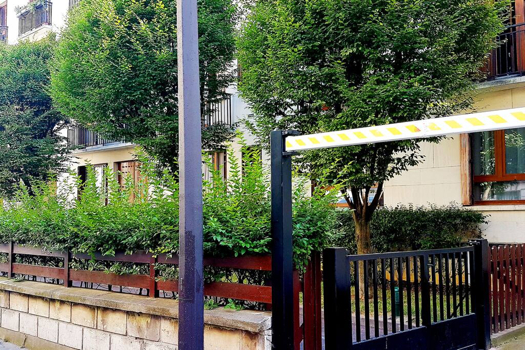 Entrée côté rue (impasse)