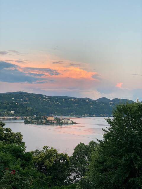 Luxury villa with spectacular views on lake Orta