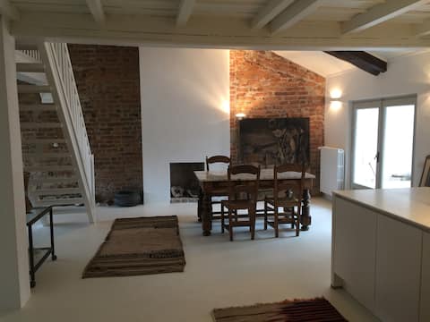 Santarosa Suite
In a stunning Renaissance Piazza