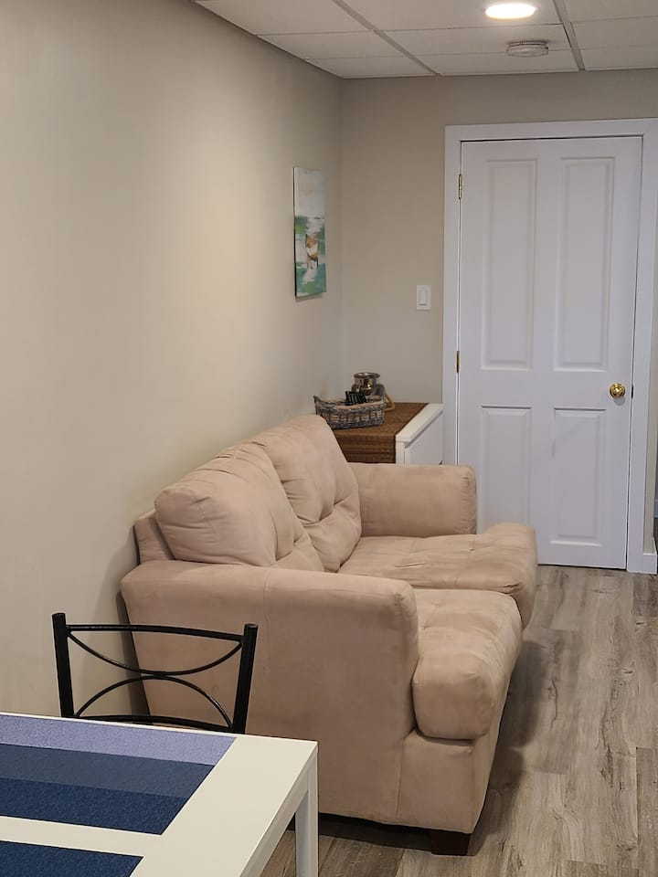 Private And Cozy, Newly Renovated Lower Apartment - Nova Scotia