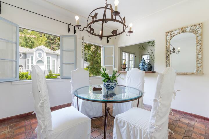 20’s Spanish in exclusive BH’s neighborhood gallery image 4