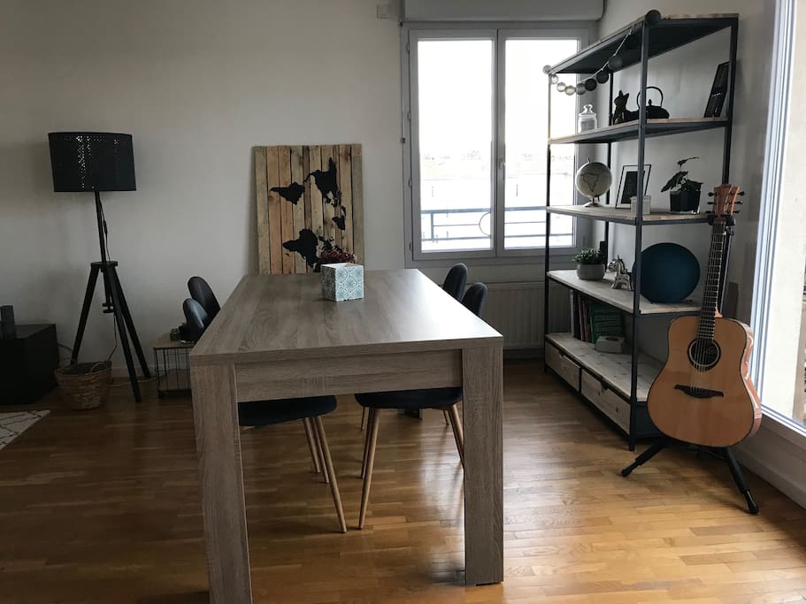Salon/Salle à manger avec 4 chaises