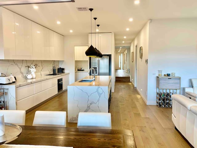 HI-END! Prestigious &Spaciouswith so much class.