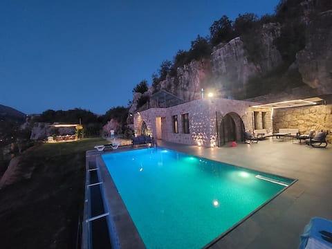 Private Guesthouse infinity Pool Great Views
