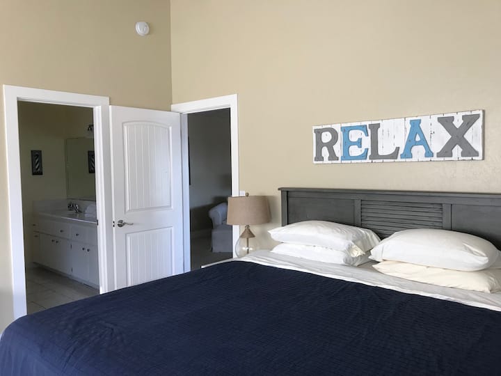 Glavna spavaća soba sa zasebnom kupaonicom