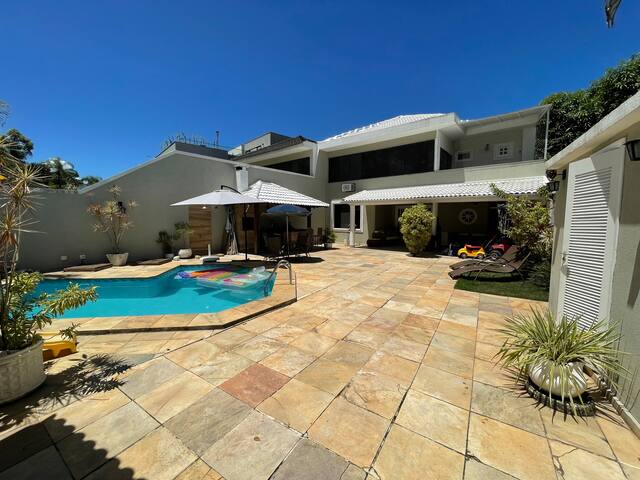 Mansion in Barra da Tijuca in a gated community gallery image 5