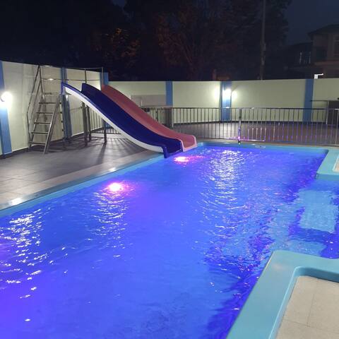 Bukit Indah JB 20Pax  2 Storey Corner Pool & EV