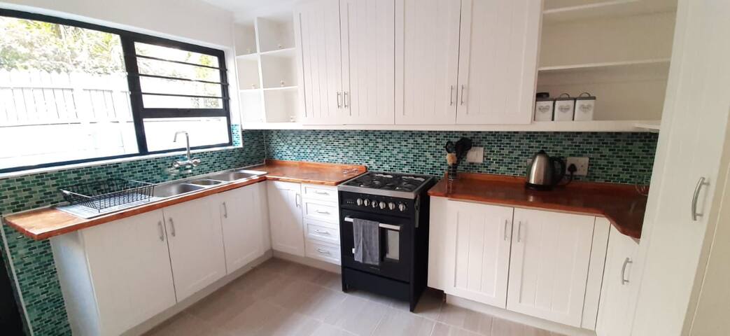 Home in Lakeside, Cape Town gallery image 3