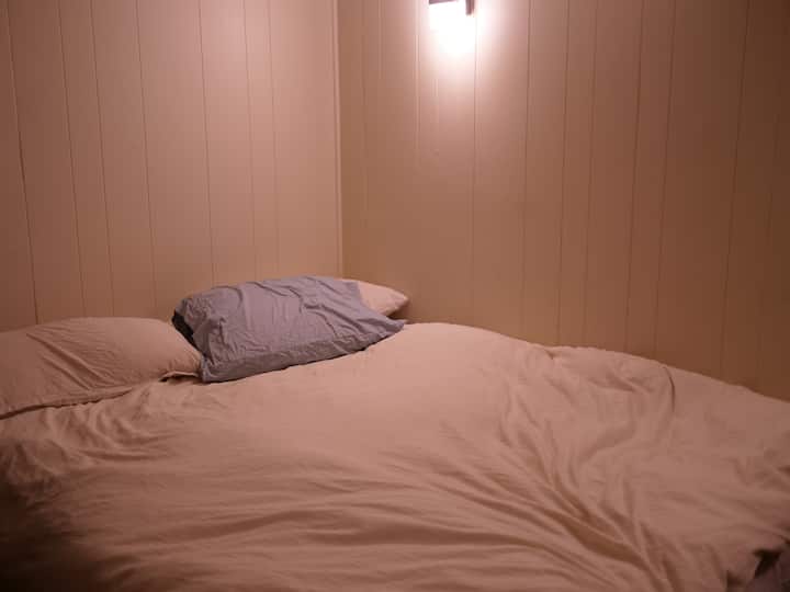 camera da letto, piccola ma comoda