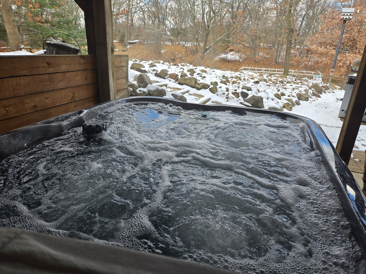 4BDR Escape on Puckaway w/ Hot Tub opt boat rental Houses for Rent in