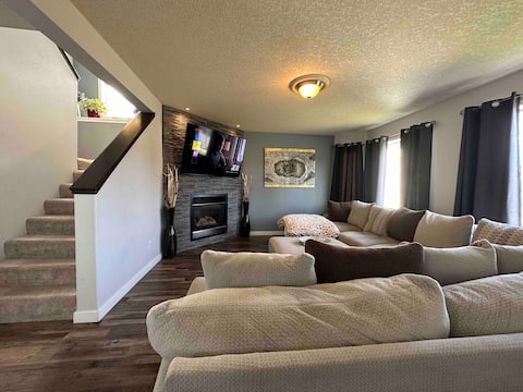 Hot Tub Games Room FirePit Pool Table Gym