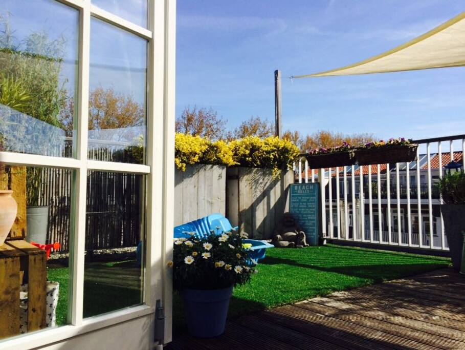 Roof top terras with French doors to the living room