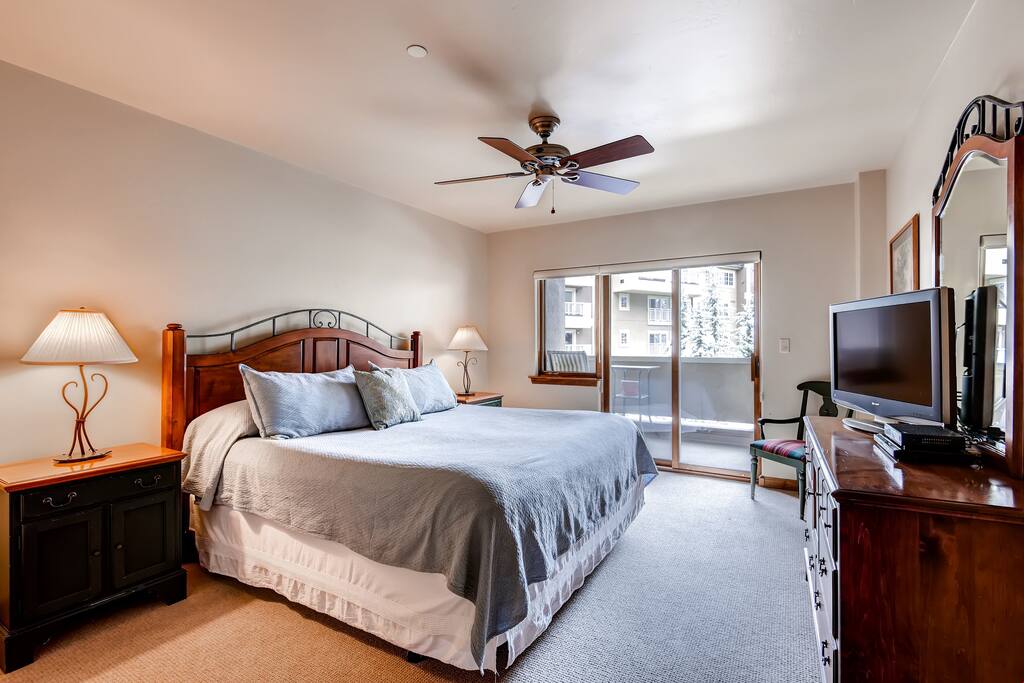 Get a sumptuous night sleep on the plush bed featured in the master bedroom. Bedding configurations may vary