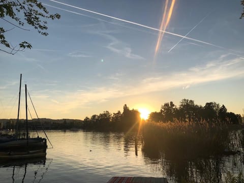 Private Zürich Lake-Front Cottage with Sauna