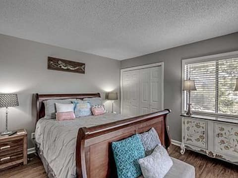 Cozy N Myrtle/Little River 2/2, 4 miles to Beach