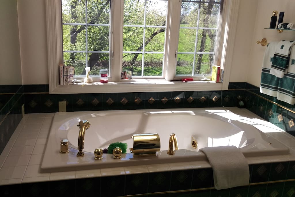 Gorgeous elegant bath. With your own window watching sunset !