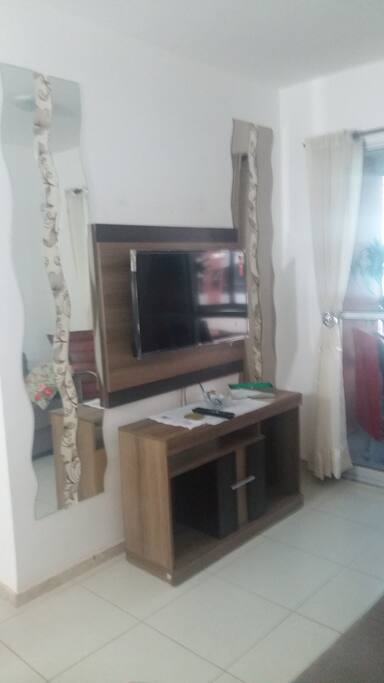 Rack na sala com TV Sansung 32 "