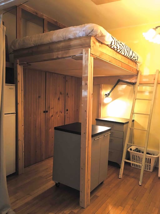Queen size bed in height