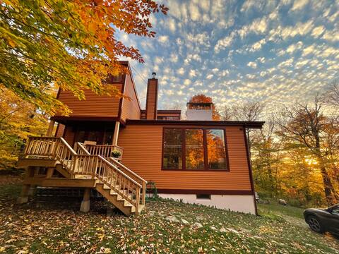 Swanky Mountain Chalet 30 min.s from Burlington