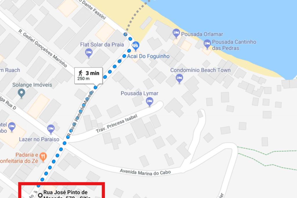 Esta é nossa localização, 250 metros ou 3 minutos caminhando da Prainha, praia de chegada a Arraial.