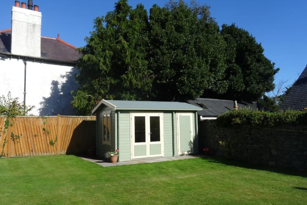 Cute summerhouse for your to use