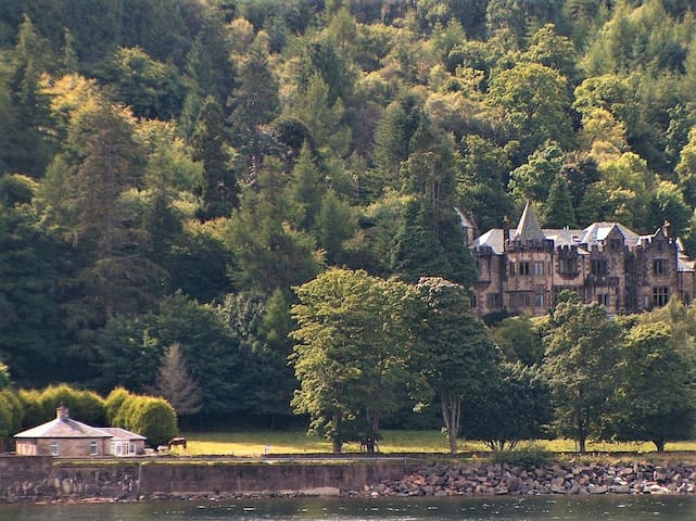 Erines - A Baronial Hall apartment on Loch Fyne
