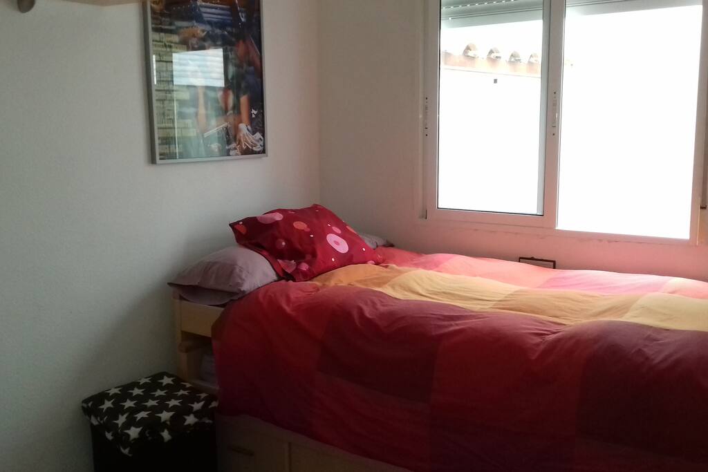 Dormitorio con 2 camas