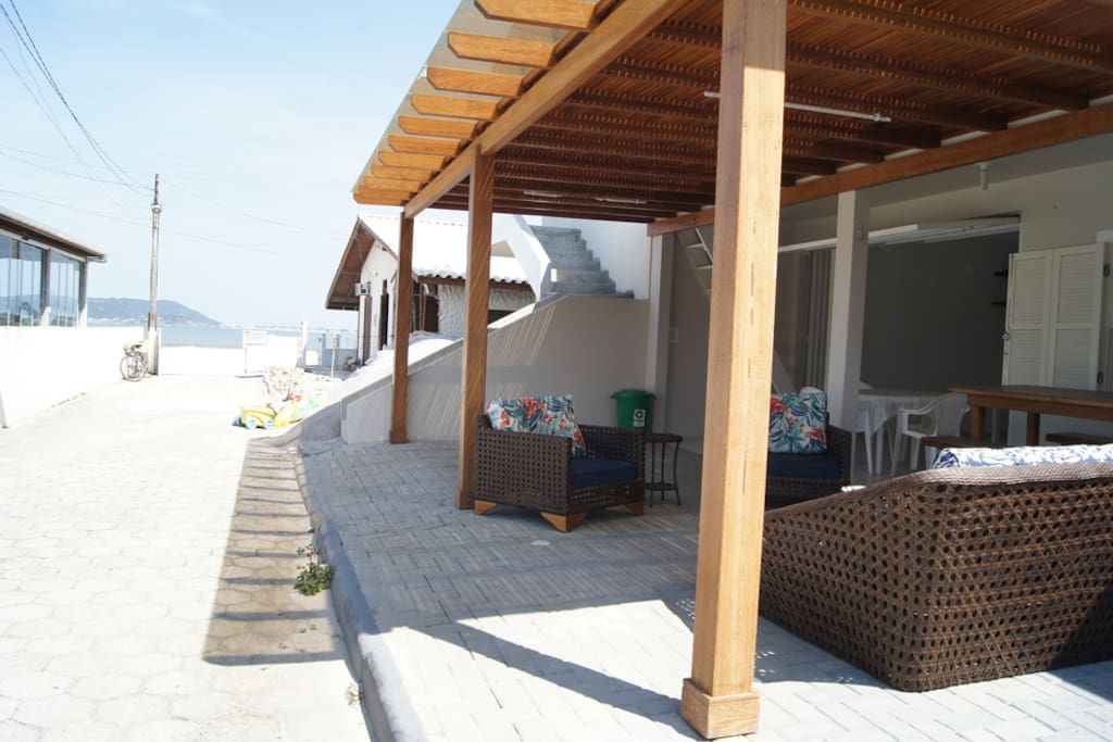 VARANDA COM VISTA E ACESSO PRAIA