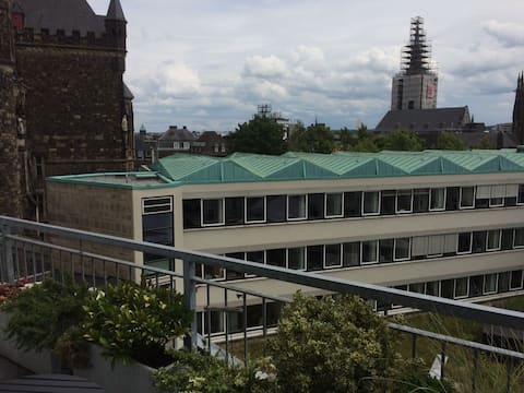Grosse Wohnung sofort am Aachener Markt für 2 Pers