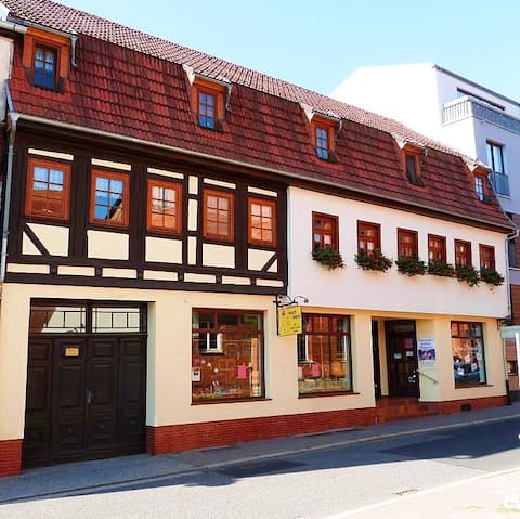 Large apartment in the center of the Wartburgstadt.
