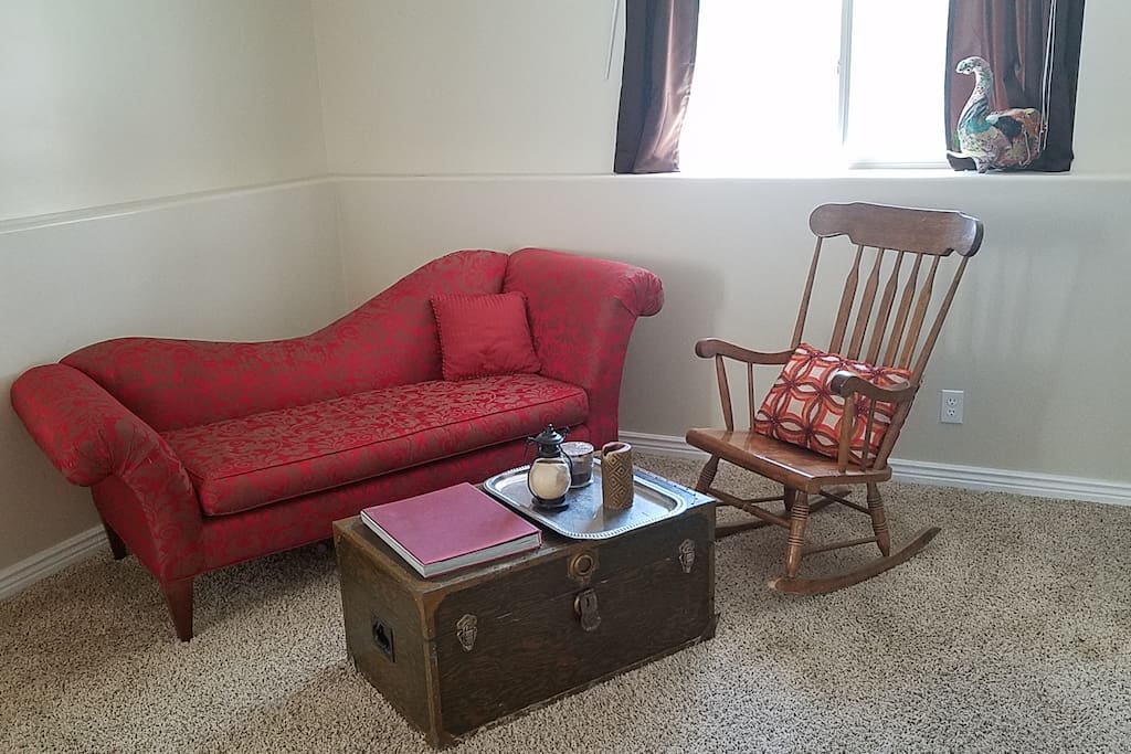 sitting area in master bedroom