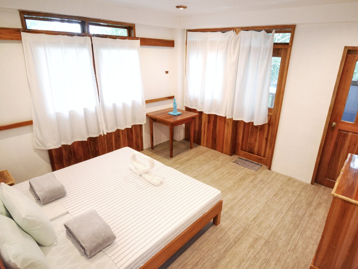 5 стандартни стаи с двойно легло (опция 1x двойно или 2 единични легла)