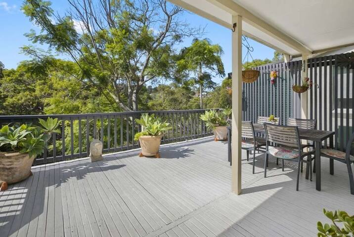 Entire Sundrenched Retreat Style Home with 9M Pool gallery image 4